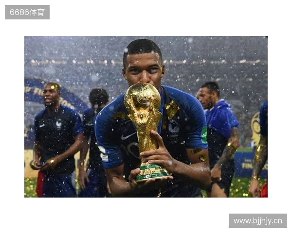 懂球帝2025年10月足坛MVP:姆巴佩蝉联! 懂球帝2025年10月足坛MVP:姆巴佩蝉联!